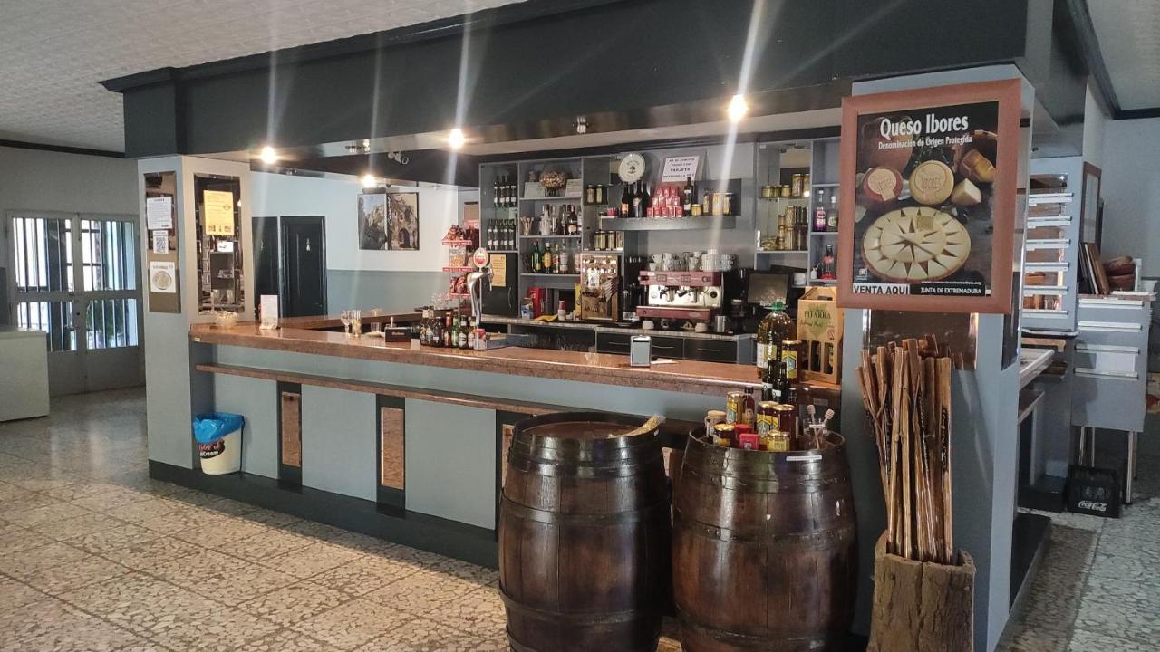 Hostal Restaurante Solaire Castañar de Ibor Esterno foto