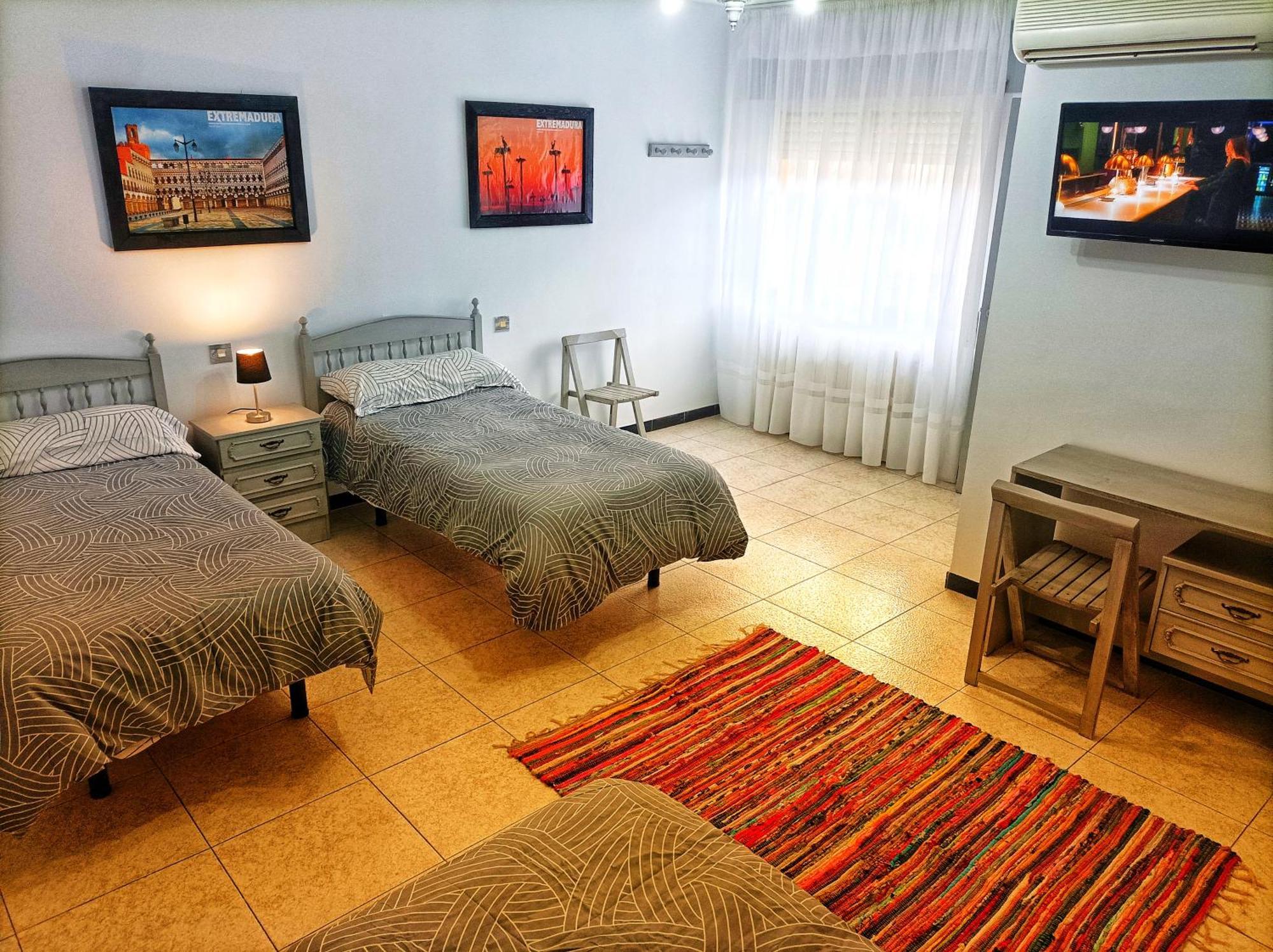 Hostal Restaurante Solaire Castañar de Ibor Esterno foto